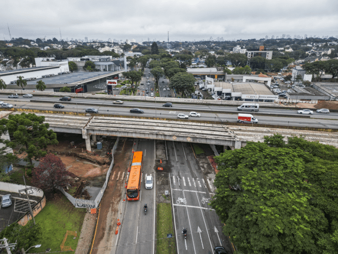 Prefeitura de Curitiba (PR) interdita Avenida Victor Ferreira do Amaral para obras