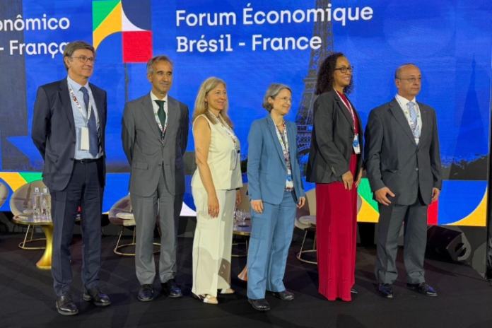 Presidente da CNT defende transporte coletivo e expansão de modais ferroviário e aquaviário em evento em Paris