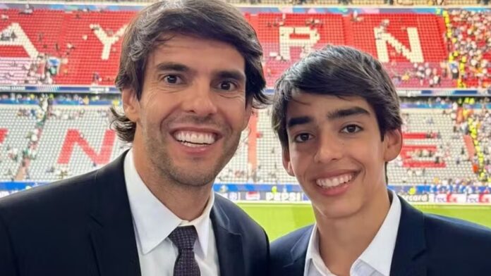 Semelhança entre Kaká e o filho de 16 anos impressiona em clique: ‘Kaká e Kaká!’