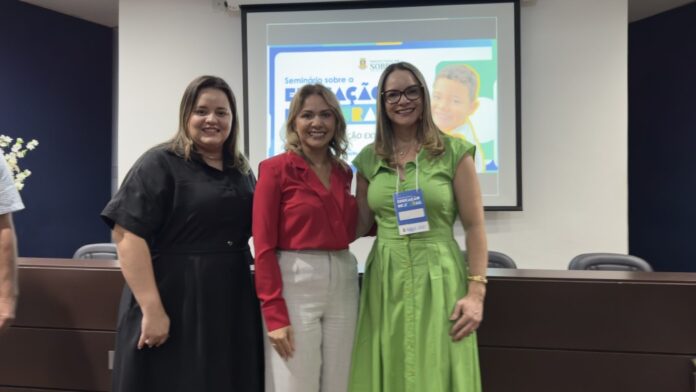 Servidores da Educação participam de seminário em Sobral (CE)
