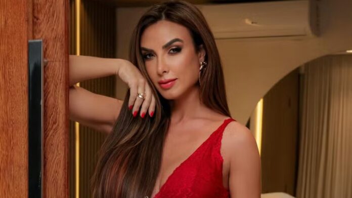 Solteira, Nicole Bahls fala de amor-próprio ao posar de lingerie: ‘Você se superou!’