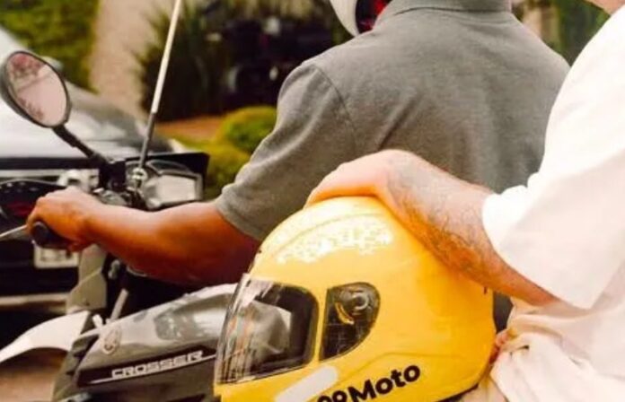 Tarcísio de Freitas sanciona lei em São Paulo para regulamentação de mototáxis