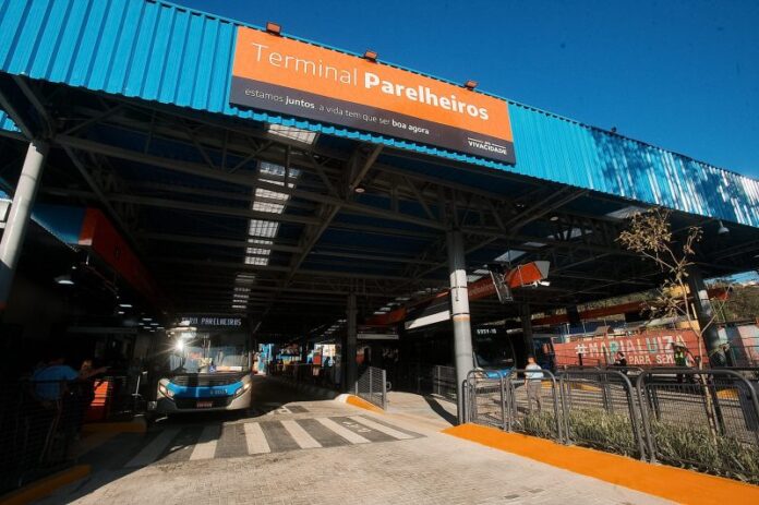 Terminais em São Paulo (SP) recebem doações para a Campanha do Agasalho 2025