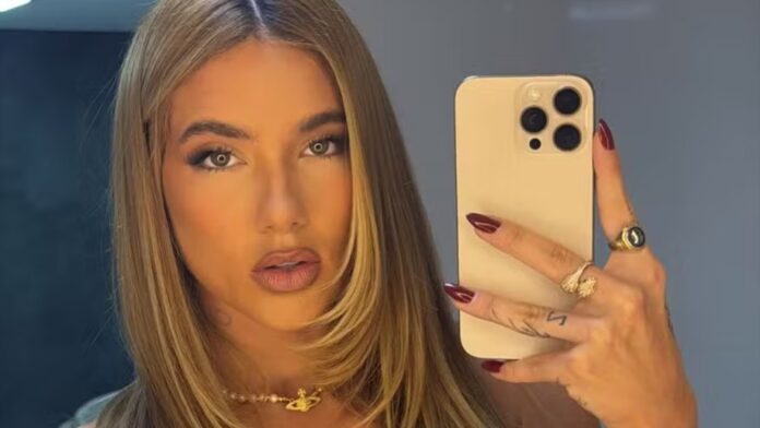 Virginia Fonseca exibe tanquinho chapado e bronzeado em selfie no espelho: ´Trincada’