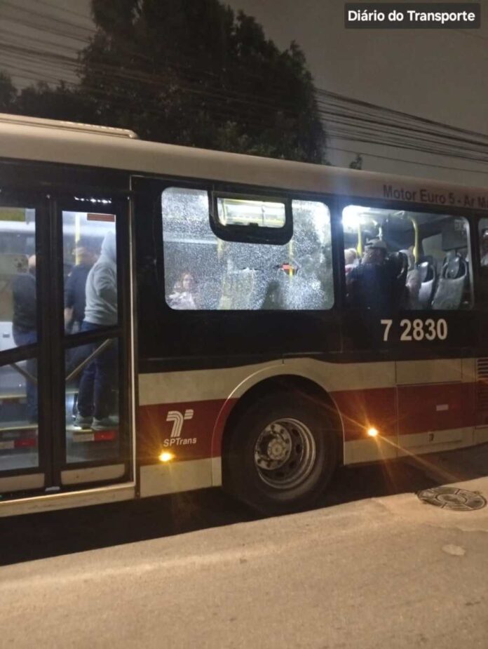 Zona Sul de São Paulo AGORA, além de Osasco e Carapicuíba registram com diversos ônibus atacados nesta quarta (02). Polícia Civil acredita em ações premeditadas com relação entre grande parte dos 400 casos na Região Metropolitana