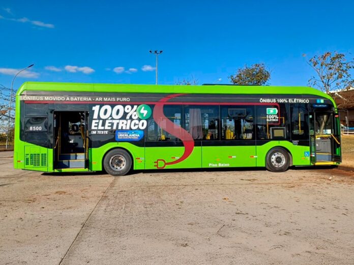 Viação Sorriso de Minas inicia testes com ônibus elétrico BYD D9W com carroceria Caio em Uberlândia