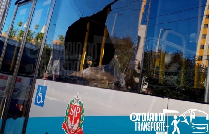 Artesp atualiza balanço de ataques a ônibus intermunicipais e, na soma, com outros sistemas total já ultrapassa de 890 coletivos depredados em pouco mais de um mês