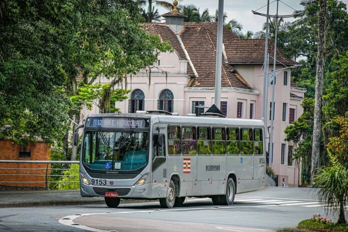 Blumenau (SC) anuncia suspensão de 60 viagens do transporte coletivo a partir de segunda (21)