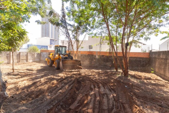 Com início da estiagem, Município intensifica notificações e limpeza de terrenos sujos