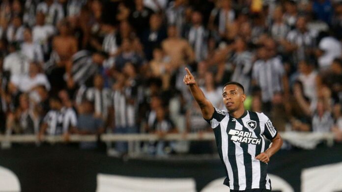 Corinthians: o status de possível chegada de Victor Sá e saída de Matheuzinho