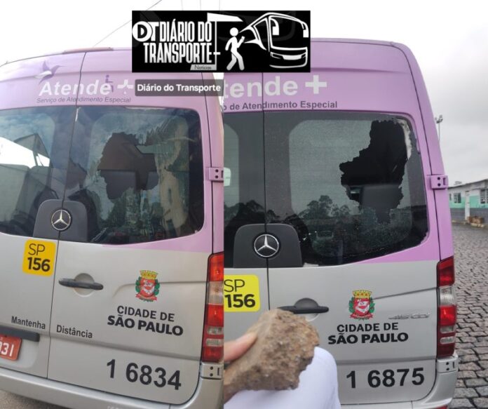 Duas vans do Atende (sistema de transportes da SPTrans para pessoas com deficiência) são atacadas por pedras em São Paulo