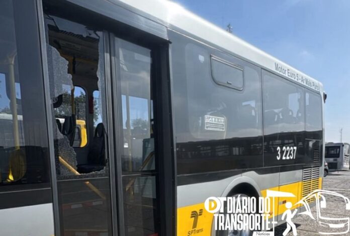 Entre terça (22) e madrugada de quarta (23), mais 11 ônibus são atacados no sistema SPTrans, o que eleva para 541 o total na capital paulista. Em todo o Estado, passam de mil