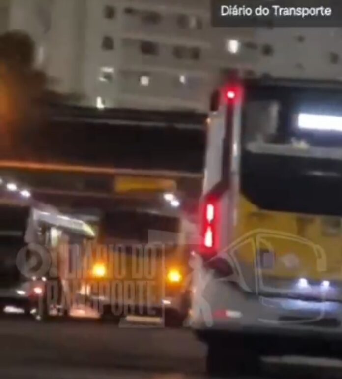 Imagens mostram diversos ônibus atacados de uma só garagem