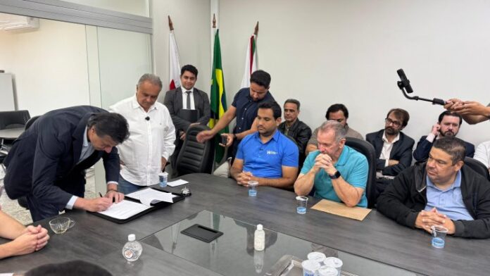 Itaúna (MG) assina contrato de concessão do transporte municipal com a Viação Pedra Negra