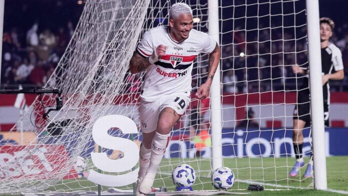 Luciano faz dois, São Paulo domina o Corinthians e vence a primeira com Crespo