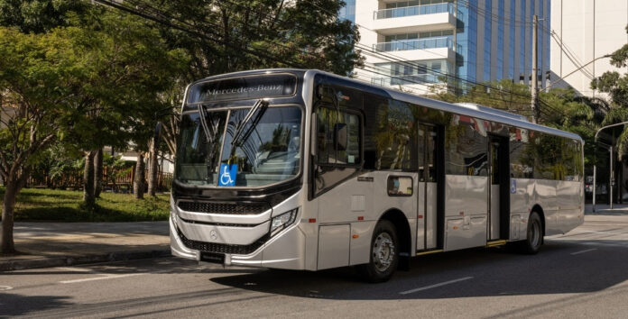 Mercedes-Benz registra aumento nas vendas de ônibus urbanos em Curitiba