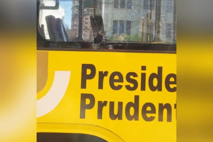 Ônibus da SOU Transportes é alvo de vandalismo em Presidente Prudente (SP) nesta quarta-feira (16)