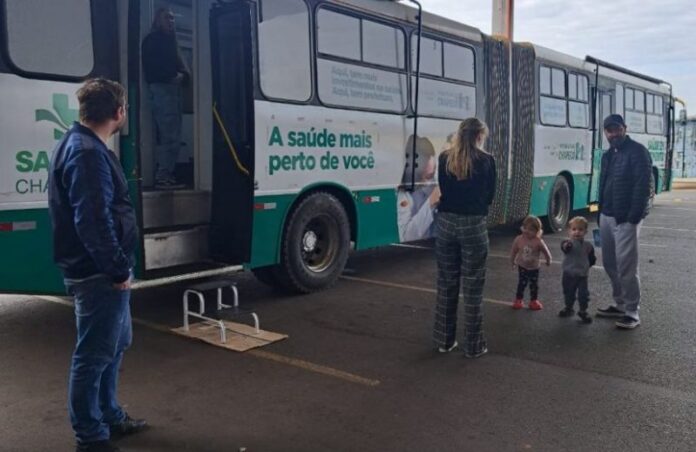 Ônibus da Saúde leva atendimento ao interior de Chapecó (SC) nesta quinta-feira (24)