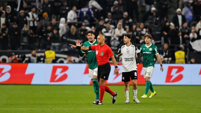 Palmeiras encaminha ofício à CBF por arbitragem contra o Corinthians
