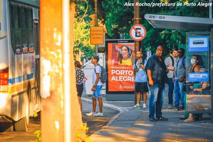 Paradas e terminais lideram demandas da população no Orçamento Participativo em Porto Alegre (RS)