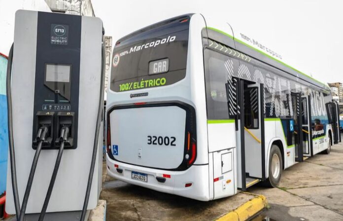 Salvador (BA) inicia testes com ônibus elétricos em duas linhas de transporte a partir desta segunda-feira (14) 