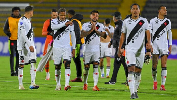 Vasco é recebido com xingamentos em hotel após sofrer goleada na Sul-Americana
