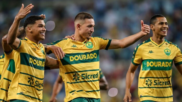 A história do atacante do Cuiabá que foi de artilheiro a goleiro no mesmo jogo
