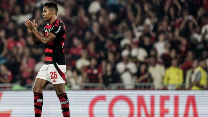 Alex Sandro tem lesão e pode ser cortado da seleção; Flamengo tenta recuperar atleta