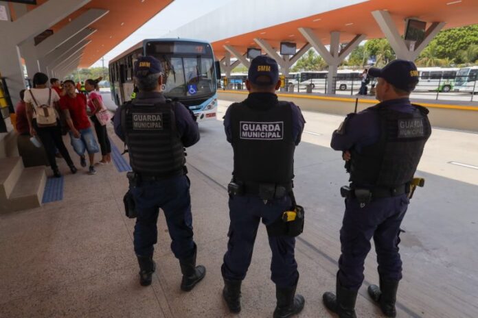 Assaltos a ônibus em Manaus (AM) caem quase 60% em cinco meses