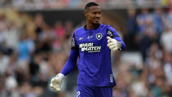 Botafogo aceita proposta do West Ham pelo goleiro John