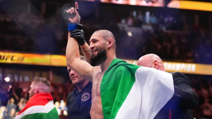 Chimaev atropela Du Plessis e é campeão com 'maior surra' da história do UFC