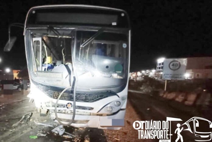 Colisão entre carro e ônibus deixa feridos na BR-232 em Salgueiro (PE)