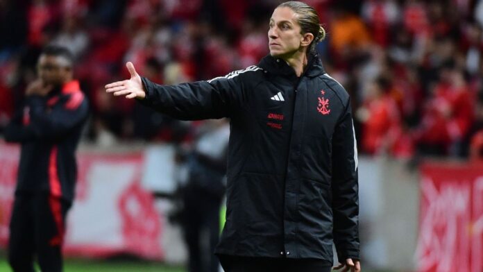 Com PSG, Flamengo é o time com mais vitórias desde a estreia de Filipe Luís