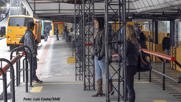 Curitiba (PR) lança linha especial de ônibus nas Mercês durante obras do Novo Inter 2