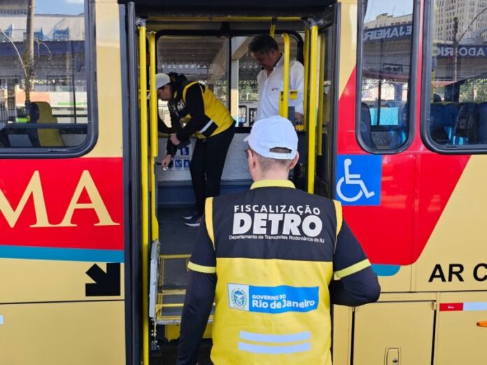 Detro-RJ multa ônibus da Viação Jurema durante campanha de fiscalização nesta terça-feira (19)