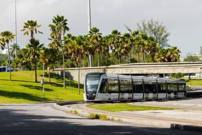 Eduardo Paes propõe transformar BRTs do Rio em VLT