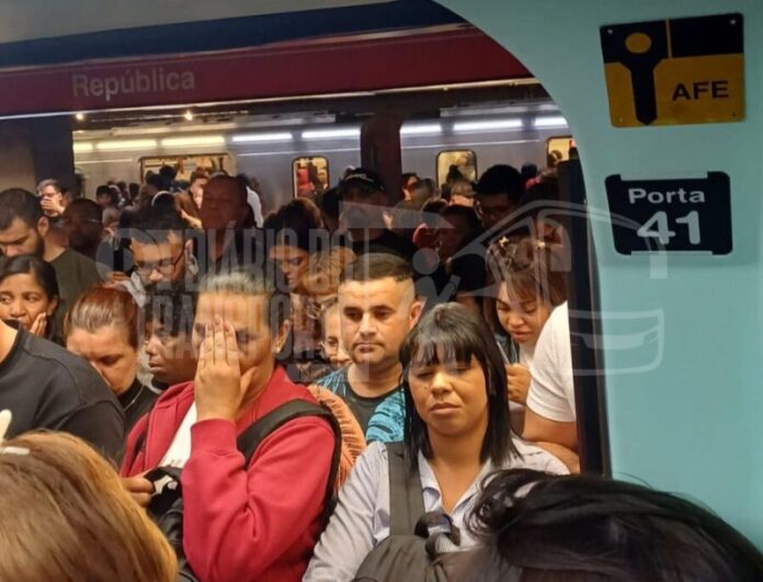 Falha em trem afeta operação da linha 3-Vermelha do Metrô na noite desta sexta-feira (29)