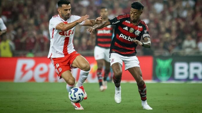 Flamengo ou Inter? Quem leva a melhor em ranking de duelos brasileiros na Libertadores no século
