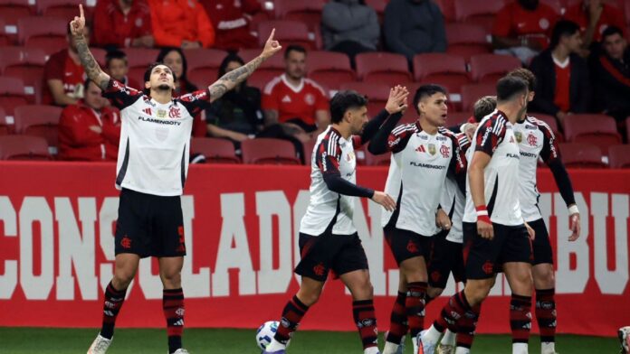 Flamengo vence Inter no Beira-Rio e abre vantagem no topo do Brasileiro