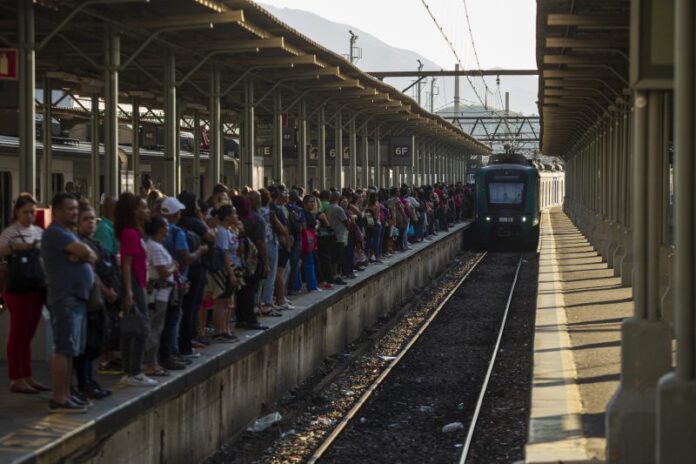 Governo do Rio de Janeiro investe R$ 160 milhões em modernização da malha ferroviária urbana para manter sistema até definição de nova concessionária que substituirá a SuperVia