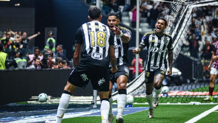 Hulk exalta passe de peito de Reinier em vitória do Atlético-MG