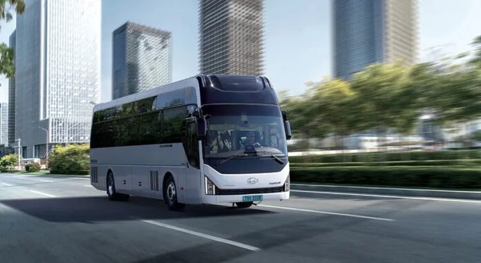 Hyundai apresenta ônibus a hidrogênio de 960 km de autonomia; Índia e fabricantes europeus também avançam em lançamentos