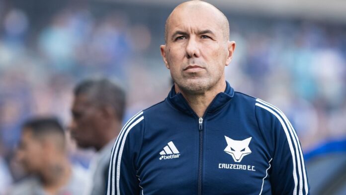 Jardim revela motivo que o faz 'não querer treinar muitos anos no Brasil'