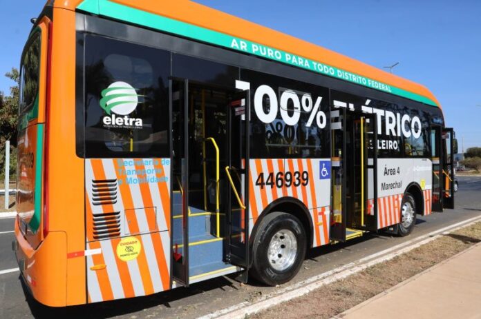 Marechal, do DF, apresenta primeiro ônibus 100% elétrico midi Eletra para “Zebrinha”, no Guará