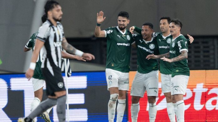 Palmeiras vence Botafogo no Rio e dorme na vice-liderança do Brasileirão