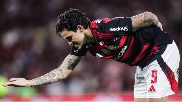 Pedro dá show com hat-trick, e Flamengo enfia 8 a 0 histórico no Vitória