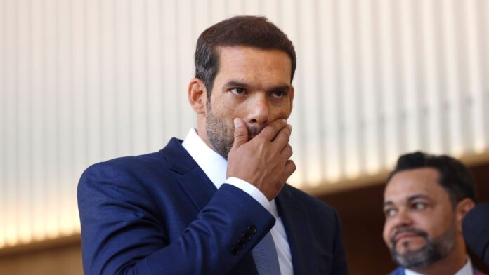 Samir Xaud explica polêmica com camisa vermelha
