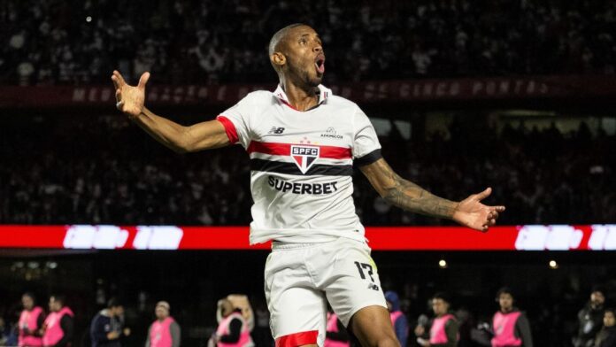 São Paulo vai ao mercado atrás de atacante após lesão de André Silva