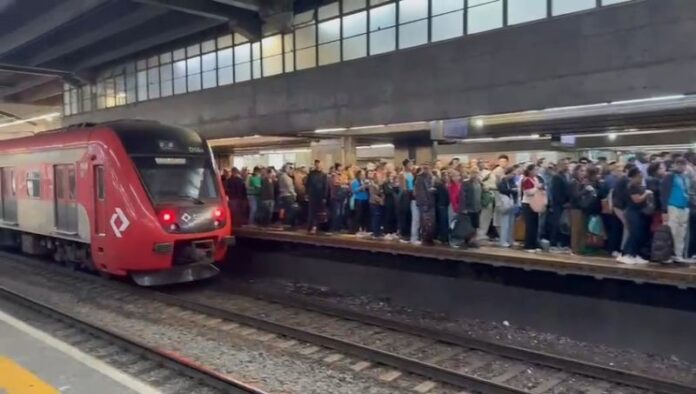 Serviço 710 da CPTM tem problemas na manhã desta segunda-feira (25) após descarrilamento de trem de manutenção
