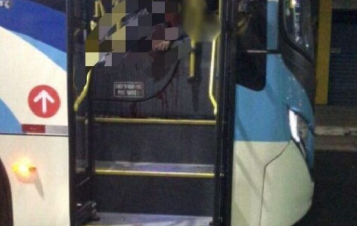 Tiros dentro de ônibus deixam um morto e uma mulher ferida em Barra Mansa (RJ) na noite desta quinta-feira (07)